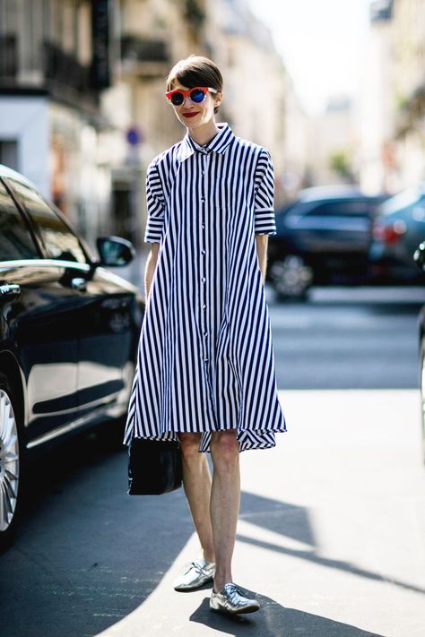 The Best Street Style Looks From the Paris Haute Couture Shows Áo Blu, Vintage Shirt Dress, Paris Haute Couture, Striped Shirt Dress, Looks Street Style, Couture Week, Street Style Paris, Street Style Inspiration, Inspired Outfits