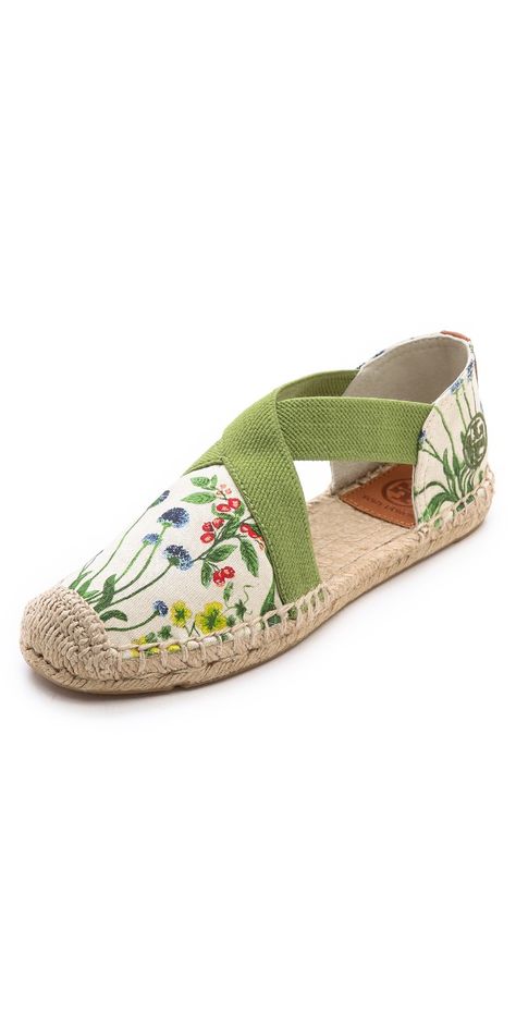 Floral Espadrilles, Espadrilles Shoes, Crochet Shoes, Kinds Of Shoes, Diy Shoes, Painted Shoes, Flat Espadrilles, Pretty Shoes, Ciabatta