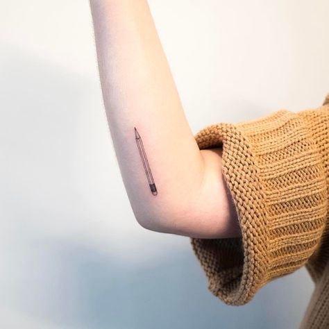 If you're looking for a writerly tattoo idea to celebrate your love for words, there are plenty of gorgeous, tiny options to consider. Small punctuation marks, Paintbrush Tattoo, Writer Tattoo, Teacher Tattoos, Pencil Tattoo, Cream Tattoo, Tattooed Teacher, Pen Tattoo, Beautiful Tattoo, Different Tattoos