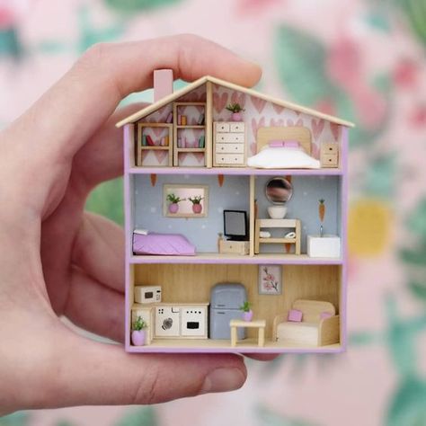 Art Houses, Mini Dollhouse, Doll Furniture Diy, Doll House Plans, Diy Doll Miniatures, Mini Doll House, Doll House Crafts, Miniature Rooms, Wooden Dollhouse