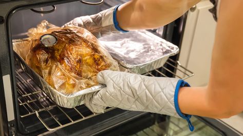 How Oven Bags Actually Work And What You Should Cook In Them Turkey In Oven Bag, Preparing A Turkey, Basting A Turkey, Oven Bags, Turkey In A Bag, Oven Bag, Cleaning Oven, Whole Turkey, Food Scientist