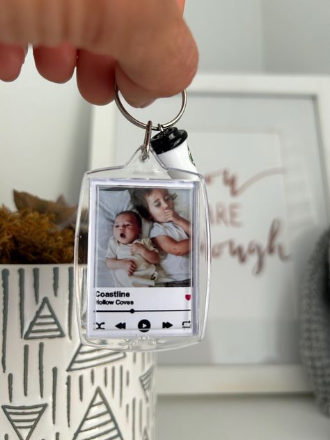 Make Memories Last with Our Custom Photo Keychains Featuring NFC Tags Looking for a unique and memorable gift that combines personal touches with modern technology? Our custom photo keychain with NFC tags are the perfect choice! Each magnet not only displays a cherished photo but also links to a personalized song, creating a one-of-a-kind keepsake that can be enjoyed for years to come. ✨ Key Features: * Personalized Photos: Upload your favorite photo to create a custom keychain that adds a perso Polaroid Keychain, Keychain Music, Music Keychain, Photo Keychains, Nfc Technology, Nfc Tag, Photo Keychain, Keychain Personalized, Picture Gifts