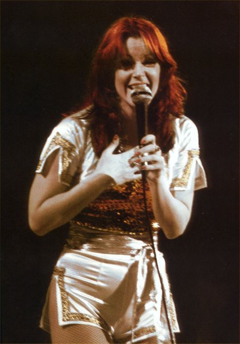 Frida on tour with ABBA Abba Outfits, Does Your Mother Know, Frida Abba, Abba Mania, Agnetha Fältskog, Singing Career, Rock Groups, Film Stars, Mamma Mia