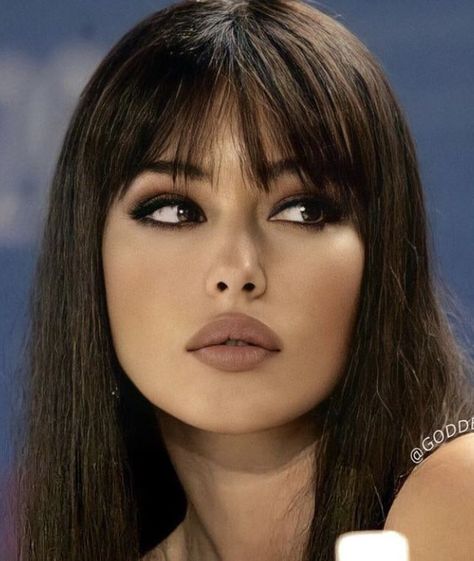 Mob Wife Makeup, Tone Makeup, Mob Wife, Gold Makeup, Penteado Cabelo Curto, Monica Bellucci, 인물 사진, Pretty Makeup, Aesthetic Hair