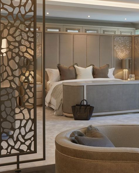 SOPHIE PATERSON (@sophiepatersoninteriors) • Instagram photos and videos Sophie Paterson Interiors, Sophie Paterson, Interior Design London, Luxurious Interior Design, Calming Spaces, Modern Luxury Bedroom, Hotel Room Design, Media Unit, Guest Bedrooms