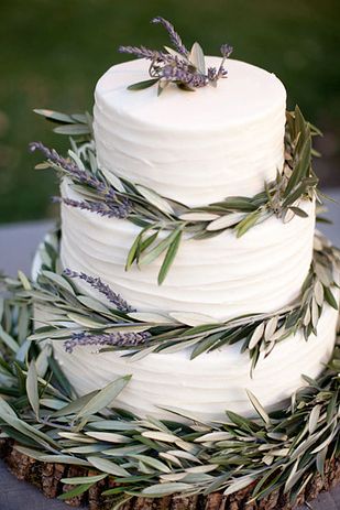 I hate to be the girl pinning wedding stuff with no wedding, but this cake is so pretty! Lavender Wedding Cake, Fest Mad, Lavender Cake, Olive Wedding, Deco Champetre, Vegan Wedding, Fall Wedding Cakes, Rustic Cake, Lovely Lavender