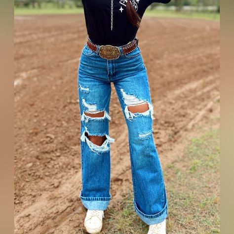 *Size 3/25 *Nwt Ripped Wrangler Jeans, Pink Wrangler Jeans, Western Ripped Jeans, Country Jeans Womens, Cute Country Jeans, Western Must Haves, Texas Womens Fashion, Olivia Kimes Jeans, Woman’s Jeans