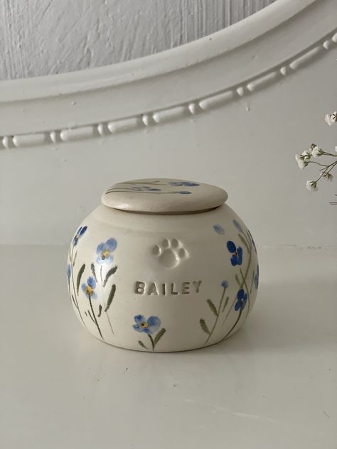 Forget Me Not White Pet Urn, Ceramic Urn for Ashes, Simple Pet Urn - Etsy Canada Dog Urns Ideas, Urn For Dog Ashes, Ceramic Dog Treat Jar, Cat Urn For Ashes, Pottery And Ceramics, Dog Urns For Ashes, Pet Urns For Ashes Dogs, Things To Make In Pottery, Ceramic Urns For Ashes