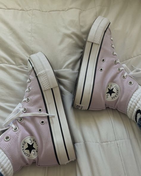 Lavender Converse Outfit, Converse Lavender, Preppy Converse, Lavender Converse, Cute Converse Shoes, Converse Aesthetic, Purple Converse, Cute Converse, Converse Platform