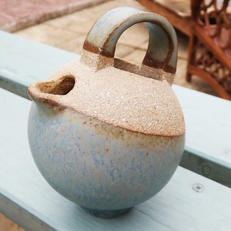 Pottery Tea Pots, Contemporary Pottery, Pinch Pot, Ceramic Tea Set, Pottery Handbuilding, Pottery Inspiration, Pottery Teapots, Clay Teapots, Ceramic Bottle