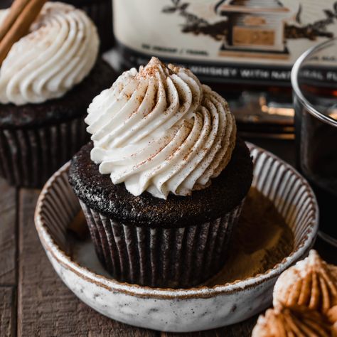 Whiskey Cupcake Recipes, Chocolate Bourbon Cupcakes, Chocolate Whiskey Cupcakes, Whisky Cupcakes, Manly Cupcakes, Bourbon Icing, Bourbon Chocolate Cake, Whiskey Frosting, Boozy Sweets