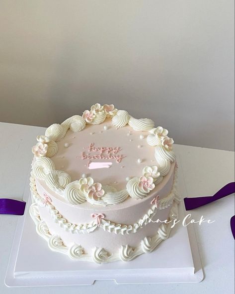 from annefreshing on instagram Cake Designs 16 Birthday Girl, Beauty Cake Ideas, Cute Girly Cakes, Pastel Pink Cake Aesthetic, Grocery Store Birthday Cake, Coquette Cake Birthday, Bolo Coquette, White And Pink Birthday Cake, 17 Bday Cake