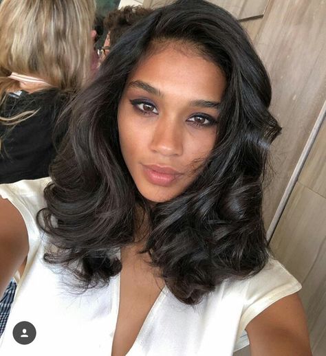 Loose Wave See In With Leave Out, Mid Length Hair Black Women, Black 70s Hairstyles, 3c Haircut, 90s Blowout Hair Black Women, Blowout Black Women, Short Hair Blowout Black Women, Blowout Hairstyles Black Women, Short Hair Blowout