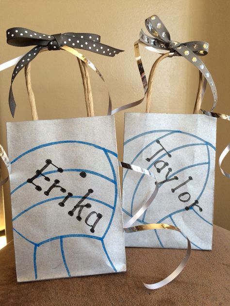 Gift bags for volleyball. Use small gift bags and then draw a volleyball on it. Draw A Volleyball, Volleyball Snacks, Volleyball Birthday Party, Volleyball Senior Night Gifts, Night Volleyball, Volleyball Crafts, Volleyball Locker, Volleyball Party, Volleyball Senior Night