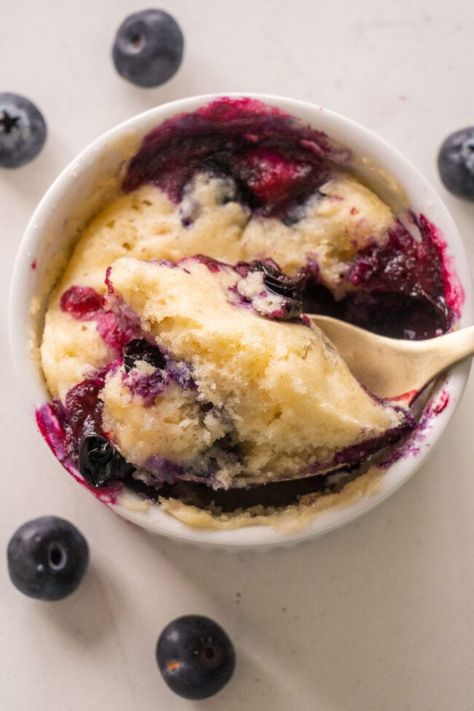 Mug Blueberry Muffin, Mug Desserts Microwave Healthy, Blueberry Mug Cake Microwave, Greek Yogurt Mug Cake, Mug Cake Microwave Healthy, Blueberry Muffin Mug Cake, Breakfast Mug Cake, Blueberry Sponge Cake, Microwave Cakes