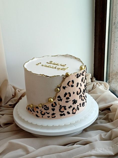 Glamour Cake Birthday, Leopard Cake Ideas, Leopard Print Birthday Party Ideas, Leopard Print Cakes Ideas, Leopard Birthday Cake, Leopard Print Birthday Cake, Cheetah Birthday Cakes, Cheetah Print Cakes, Leopard Birthday Parties