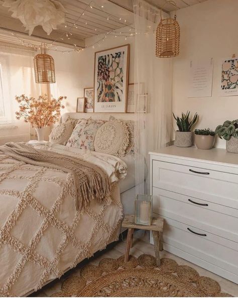 Boho Bedroom Furniture, Ideas Habitaciones, Modern Boho Bedroom, Boho Style Bedroom, Style Deco, Boho Bedroom Decor, Boho Room, Dreamy Bedrooms, Bedroom Refresh