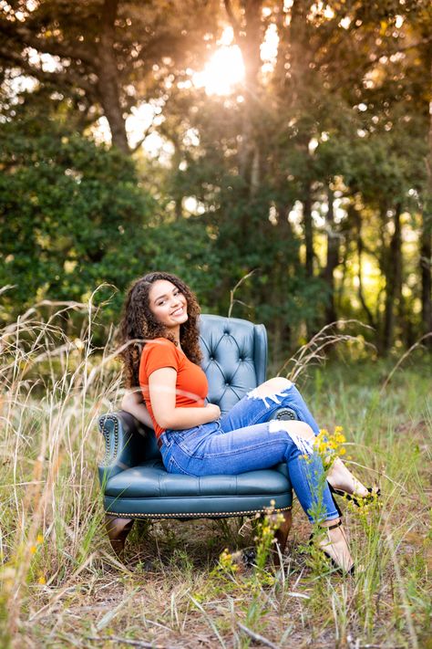 Red Chair Photoshoot, Photoshoot With Chair Outside, Pictures With Chairs Photo Shoot, Outdoor Photoshoot With Chair, Senior Picture Ideas Chair, Chair In Woods Photoshoot, Senior Pics With Props, Props For Outdoor Photoshoot, Senior Pic Props