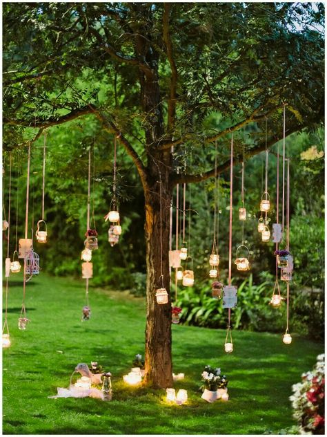 Summer Outdoor Decor, Fairy Lights Wedding, Deco Champetre, Rustic Wedding Decorations, Colorful Wedding Flowers, Summer Party Decorations, Desain Lanskap, Outdoor Party Decorations, Decor Stickers