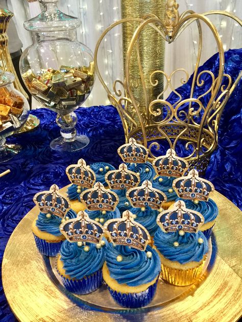 Prince Theme Cupcakes, Prince 1st Birthday Theme, Royal Prince Birthday Party Decorations, Royal Birthday Theme, Royal Prince Birthday Theme, Mickey Rey, Royal Prince Birthday Party, Graduation Party Cupcakes, Prince Birthday Theme