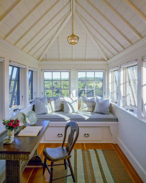 Windows on all three sides bring in lots of sun and freshening breezes, and a built in window seat provides a nice spot to stretch out. Bead board wainscoting and a board and batten ceiling complete the detailing in the little room - Fine Homebuilding Built In Daybed, Sleeping Porch, Sunroom Designs, Regal Design, Casa Vintage, New England Homes, In The Corner, House And Home Magazine, Window Seat