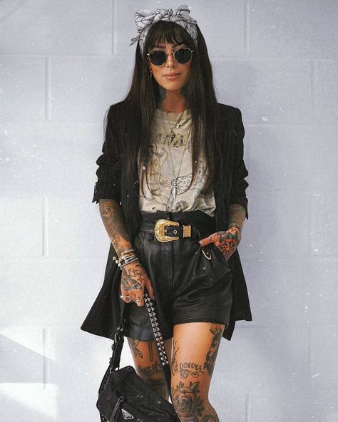 Rocker Chic Style Glam Rock Plus Size, Edgy Fashion Style, Stile Punk Rock, Sammi Jefcoate, Everyday Aesthetic, Pinterest Fits, Boho Rocker, 23 Style, Back In Black