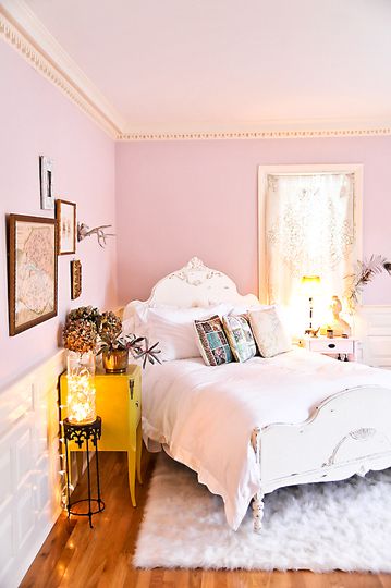 bedroom Bed Placement, Corner Bed, Deco Pastel, Bed In Corner, Pink Bedroom, Pink Walls, Beautiful Bedrooms, Dream Bedroom, My New Room