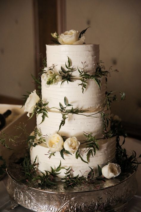 Photographer: Pepper Nix Photography / Wedding Planner/Coordinator: Soiree Productions / Reception Venue: Stein Eriksen Lodge / Flowers & Decor: artisan bloom / Cake Baker: Carlo's Bakery / www.peppernix.com #weddingidea #weddinginspo  #weddingcake #white #roundcake #floralcake #fourtieredcake Enchanted Forest Wedding Cake, Wedding Cake Nature, Enchanted Forest Cake, Shrek Wedding, Wedding Cake Forest, Wedding Cake Greenery, Forest Green Wedding, Dark Green Wedding, Twilight Wedding