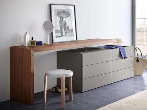 A desk, a workstation, as well as a table. Domino has its own identity: formal and functional, it can be used in various ways and places. Dresser Desk Combo, Dresser Desk, Rack Tv, Italian Furniture, Contemporary Bedroom, Wall Unit, Modern Spaces, Room Service, My New Room