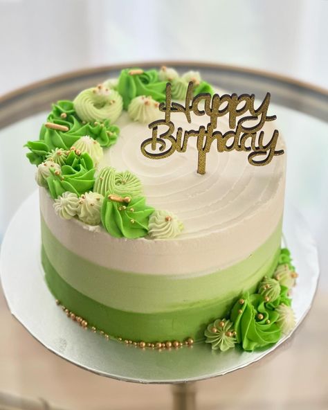 Green Colour Cake, Green And Yellow Cake, 19th Birthday Cakes, Birthday Post, Mini Cakes Birthday, Birthday Post Instagram, 19th Birthday, Birthday Posts, Cake Makers