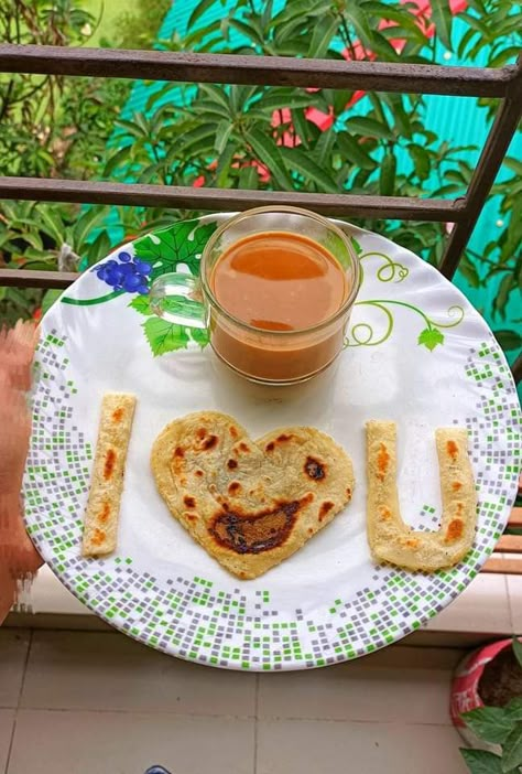 Couple Tea Photography, Birthday Breakfast Ideas For Him Husband, Romantic Breakfast For Him, Romantic Food Ideas, Food Dressing, Breakfast Snap, Romantic Food, Breakfast Presentation, Romantic Dinner Decoration