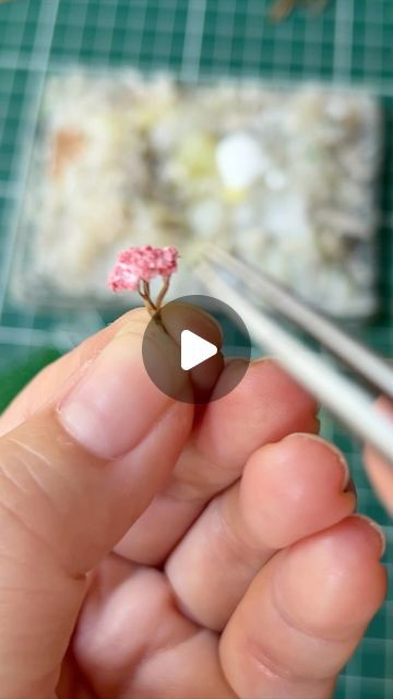 Mini Cherry Blossom Tree, Miniature Flowers Tutorial, How To Make A Tree, Miniature Flowers Diy, Miniature Trees Diy, Making Miniatures Diy, Miniature Plants Diy, Diy Cherry Blossom Tree, Hogwarts Greenhouse