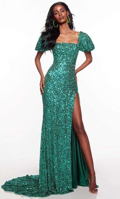 Fashion outfits/party wear dresses/green dress/mermaid gown Prom Dress Puffy Sleeves, Square Neck Prom Dress, Prom Dress Puffy, Paris Prom Dress, Homecoming Inspo, Dress Puffy Sleeves, Alyce Paris Prom Dresses, Paris Prom, Puff Sleeve Gown