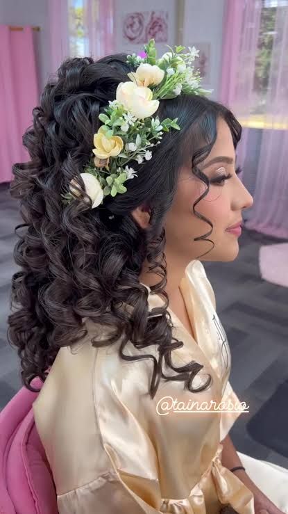 Quinceanera Hairstyles With Flower Crown, Hair Styles With Flower Crown, Quince Hairstyles With Flower Crown, Red Quince Hair, Quince Hairstyles With Flowers, Quince Flower Crown, Unique Quince Ideas, Flower Crown Quince, Quinceanera Hairstyles With Flowers