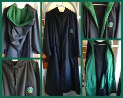 Slytherin Diy Crafts, Slytherin Diy, Harry Potter Cape, Harry Potter Cloak, Slytherin Costume, Hogwarts Robes, Harry Potter Robes, Hogwarts Uniform, Robe Diy