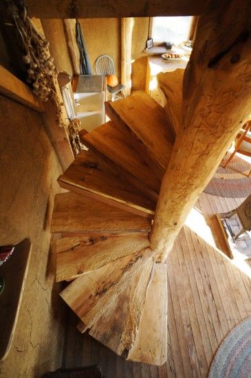 Building The Roundwood Spiral Staircase http://www.small-scale.net/yearofmud/2013/11/17/wooden-spiral-staircase-build/ Wooden Spiral Staircase, Staircase Diy, Timber Frame House, Straw Bale House, Diy Staircase, House Staircase, Cob House, Diy Stairs, Spiral Stairs