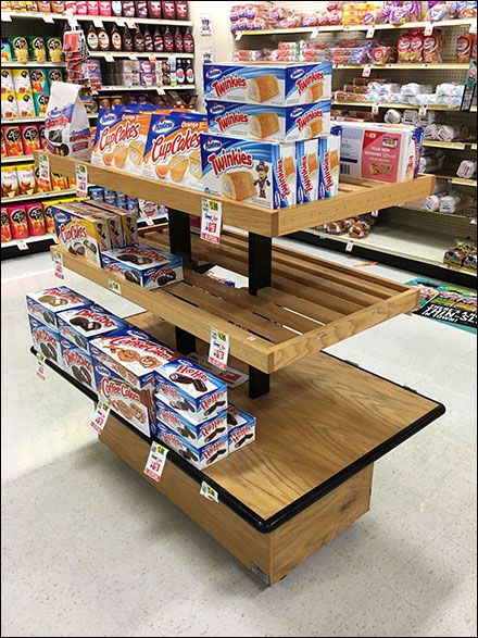 Island Display, Good Image, Grocery Store Design, Wood Island, Retail Displays, Focal Points, Store Fixtures, Image Fun, Wire Shelving