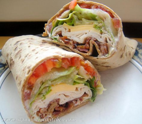 TURKEY RANCH CLUB WRAP ********** #justapinchrecipes Club Wrap, Resepi Roti, Deli Cafe, Turkey Club, Work Food, Lunch Wraps, Idee Pasto, Beach Lunch, Think Food