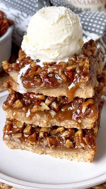 Cinnamon Shortbread, Gooey Pecan Pie, Pecan Squares, Pecan Clusters, Sweet Monkey, Pecan Pie Bars Recipe, Pecan Filling, Best Pecan Pie, Watermelon Pie