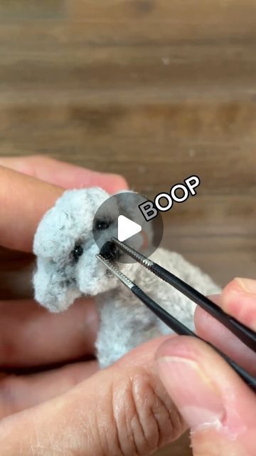 Michi Mux-Miniature clay animals-art toys & jewelry on Instagram: "Making a miniature poodle with pipe cleaners…ok, the video has been published without caption, I’m adding it now, but now I’m sure that no one will see this post…

#miniaturepoodle #poodlelove #pipecleaneranimals #toypoodle #craftingideas #miniatures #pipecleanerart" Pipe Cleaner Poodle, Pipe Cleaner Dog Step By Step, Dog Punch Art, Chenille Stem Animals, Mini Clay Art, Pipe Cleaner Projects, Clay Toys, Pipe Cleaner Animals, Pipe Cleaner Art