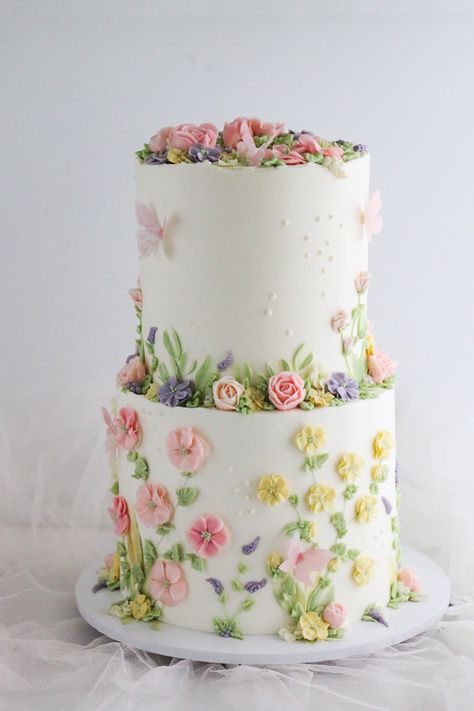 2 Tier Floral Cake, Cupcake Tier Cake, Flower Themed Cake, Prosecco Cake, Garden Theme Cake, Garden Birthday Cake, Parisian Garden, Succulent Cupcakes, Kids Tea Party