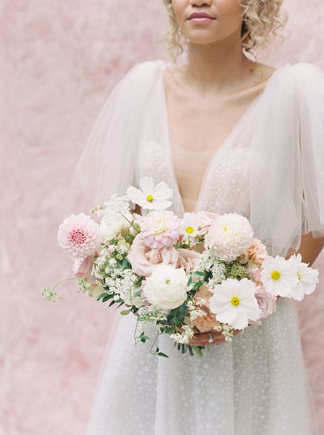 White Cosmos Flowers Wedding Bouquets, White Cosmos Bouquet, Cosmo Bouquet, Cosmos Bouquet, Bouquet With Dahlias, Light Pink Bouquet, Pink Editorial, Pink And White Bouquet, Pink Bouquets