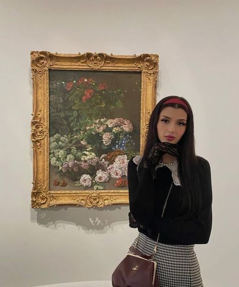 𝐀𝐥𝐞𝐬𝐬𝐢𝐚 on Instagram: "look like snow white but think like the evil queen" The Evil Queen, Dark Feminine Aesthetic, Instagram Look, Evil Queen, Feminine Aesthetic, Future Life, Drawing Reference, Mona Lisa, Style Me