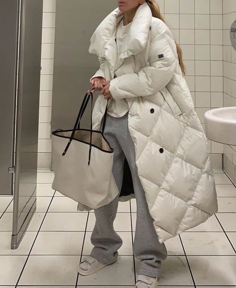 Long Puffer Jacket Outfit, Winter Style Inspiration, Winter Long Coat, Puffer Jacket Outfit, Long Puffer Jacket, Jacket Puffer, Long Puffer Coat, Long Puffer, Style Inspiration Winter