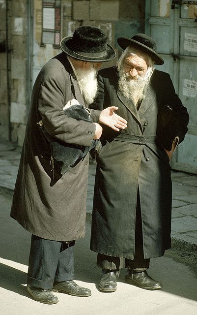 Jerusalem, Jewish Quarter (Remember what the Bible says about the honor of the grey head? This picture reminds me of that :) Arte Judaica, 동화 삽화, Jewish Culture, Jewish History, Jewish People, Jewish Art, Holy Land, People Of The World, World Cultures