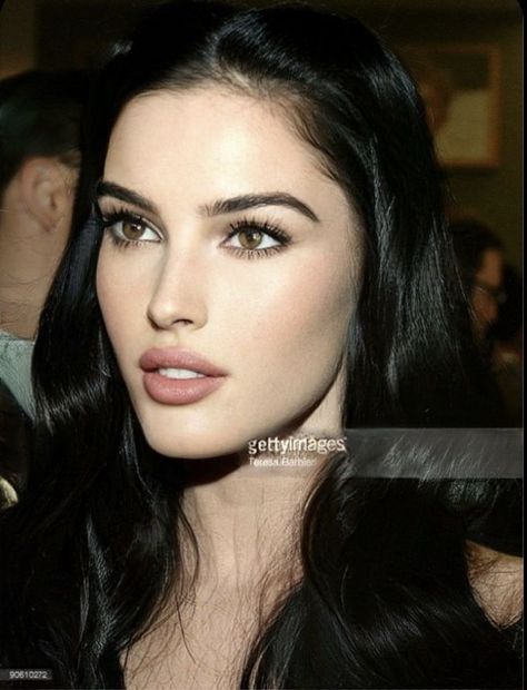 (Not mine) Fame dr face claims Chaotic Fashion, Hair Pale Skin, Photos Of Celebrities, Award Ceremony, Monica Bellucci, Megan Fox, Pretty Makeup, Girls Makeup, Cute Makeup