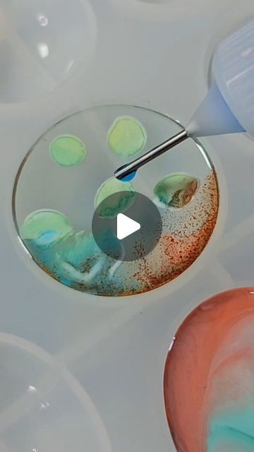 Painting On Resin Layers, Using Alcohol Inks In Resin, Resin Pouring Technique, Rezin Epoxi Art, How To Use Alcohol Ink, Epoxy Technique, Alcohol Ink Resin Art, Diy Resin Painting, Making Alcohol