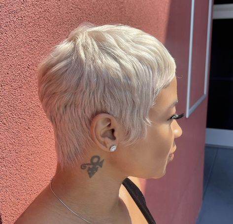 Haircuts Front And Back, Pixie Cuts For Black Women, Color Experiment, Very Short Pixie, Choppy Pixie, Finger Waves Short Hair, Cute Pixie Haircuts, Quick Weaves, Choppy Pixie Cut