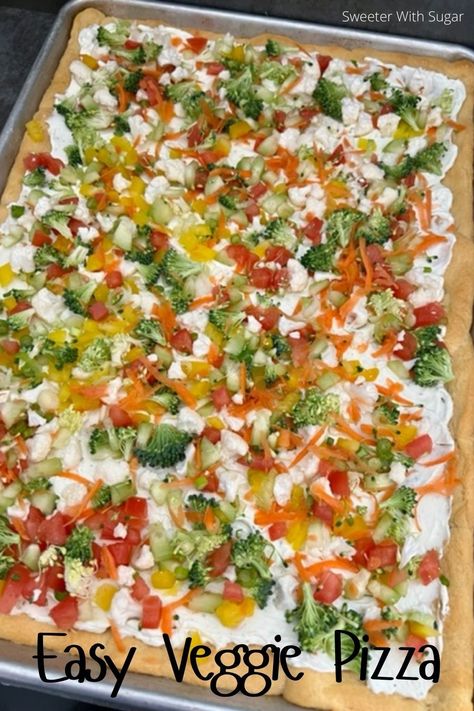 Veggie Pizza is a fun and yummy appetizer, side or even a dinner recipe! The crescent rolls with the cream cheese layer plus the veggies make this recipe perfect. #EasyAppetizers EasyRecipes #Pizza #Veggies #VeggiePizza Veggie Crescent Bites, Veggie Pizza Appetizer, Crescent Roll Veggie Pizza, Pizza Veggie, Appetizers Appetizers, Pillsbury Pizza, Appetizers Cheese, Veggie Pizza Recipe, Pizza Vegetariana