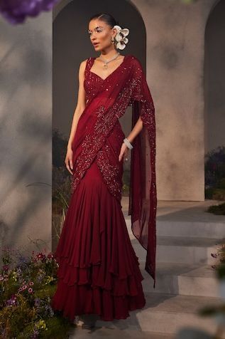 Draped Lehenga, Drape Lehenga, Maroon Embroidery, Saree Chiffon, Maroon Saree, Lehenga Saree Design, Saree Draping Styles, Sari Design, Scallop Border